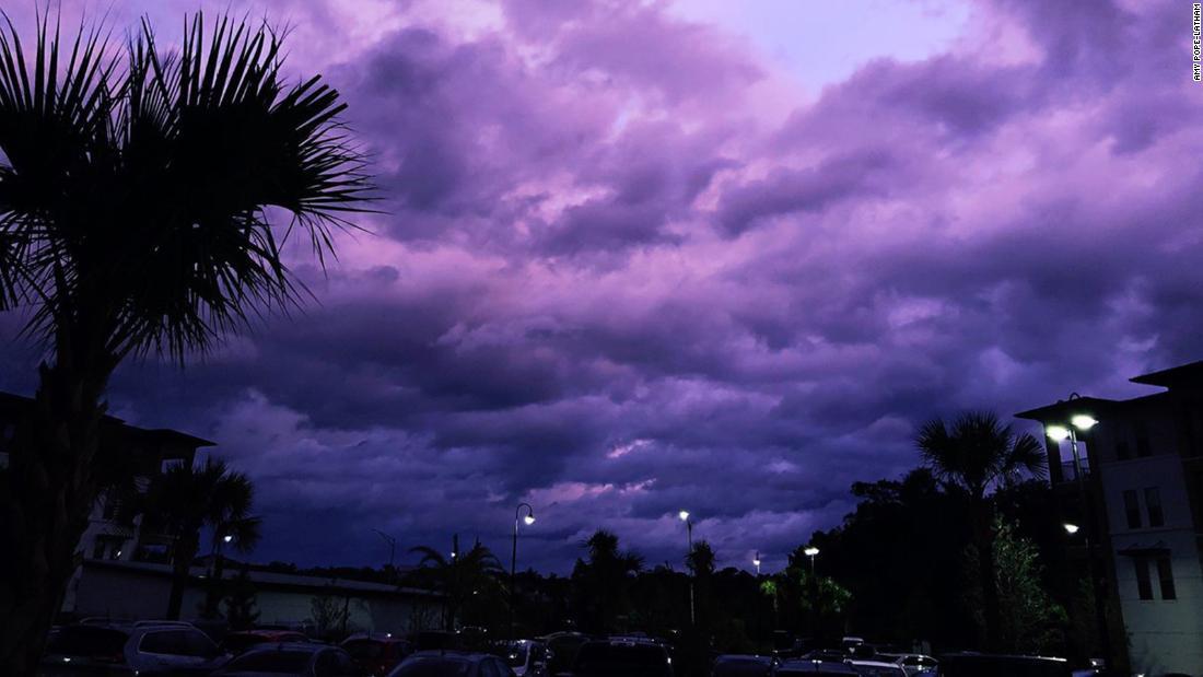 Cnn Co Jp ハリケーン通過で空が紫色に 米フロリダ州