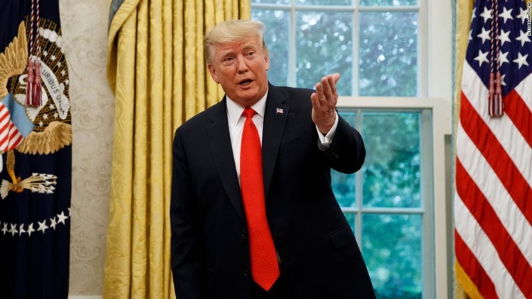 米国のトランプ大統領。アフガンでのテロを受けて、タリバーン指導部との協議を中止したと明らかにした/Alex Brandon/AP