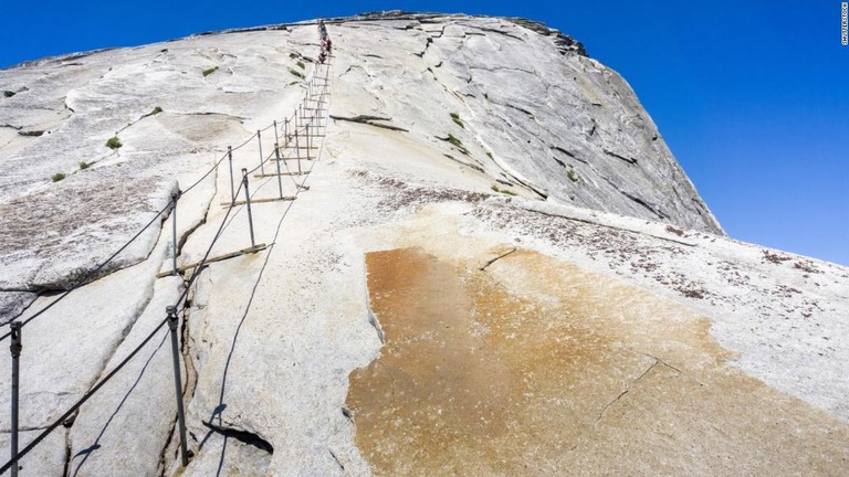 ヨセミテ国立公園の「ハーフドーム」で女性が転落して死亡した/Shutterstock