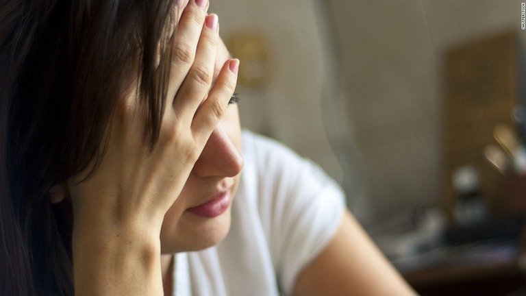 ＷＨＯの報告書によれば、４０秒に1人の割合で自殺者が出ている/Shutterstock 