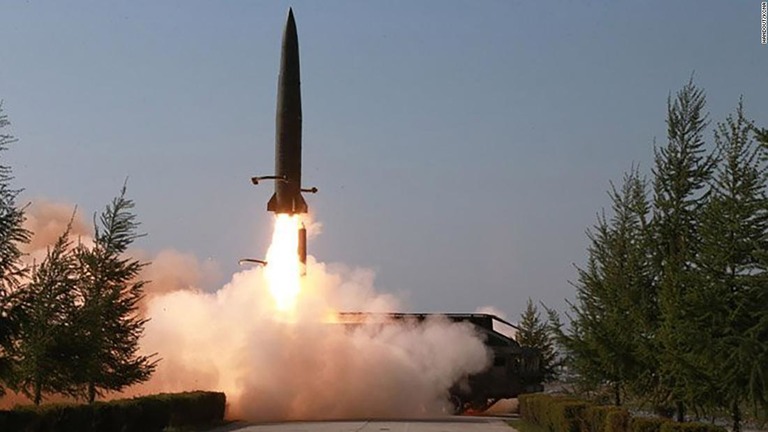 北朝鮮が新たに飛翔体２発を発射した（写真は５月９日に発射された飛翔体）/Handout/KCNA