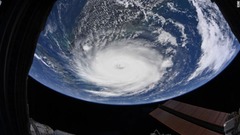 国際宇宙ステーションから撮影したハリケーン