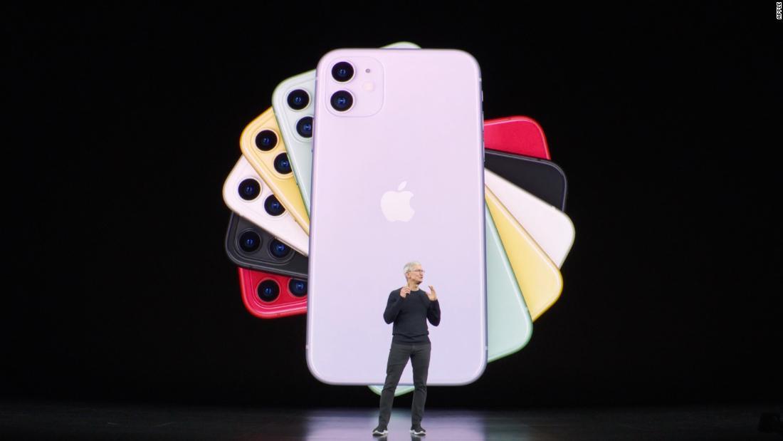 新型ｉＰｈｏｎｅを発表するアップルのティム・クックＣＥＯ/Apple