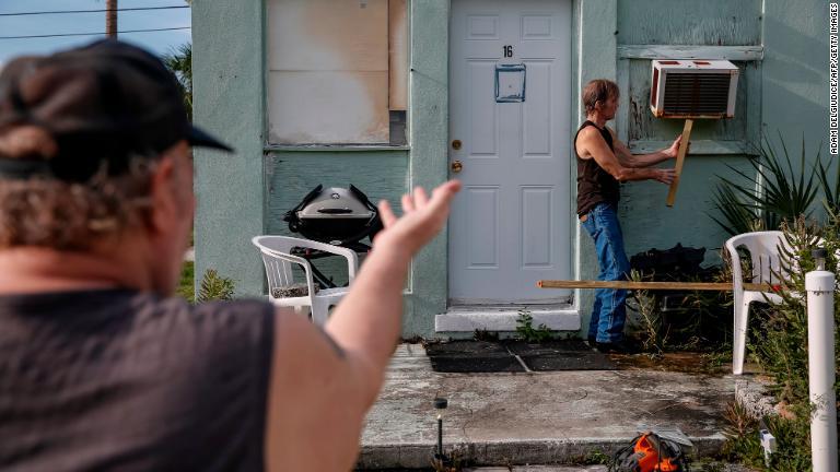 米フロリダ州ジェンセンビーチ/Adam Delgiudice/AFP/Getty Images