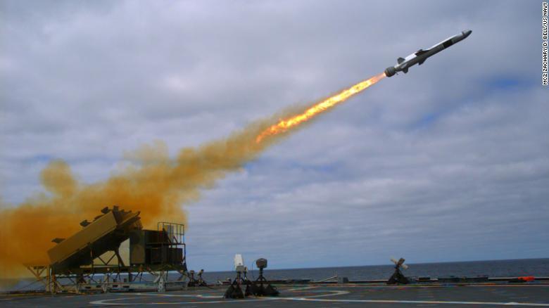 ２０１４年、米加州南部沿岸で試験発射された新型ミサイル「ネイバル・ストライク」/MC2 Zachary D. Bell/US Navy