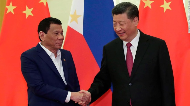 南シナ海問題で、中国とフィリピンが共同資源開発をめぐる駆け引きを展開/Kenzaburo Fukuhara/Kyodo News/Getty Images