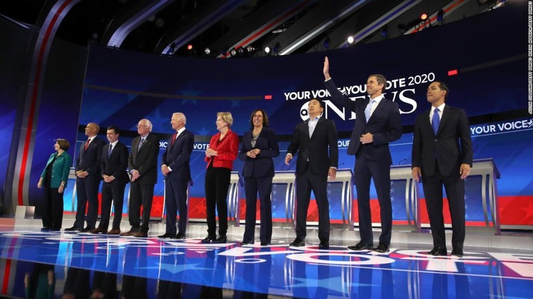 民主党候補者らの３度目の討論会が行われた/Justin Sullivan/Getty Images North America/Getty Images