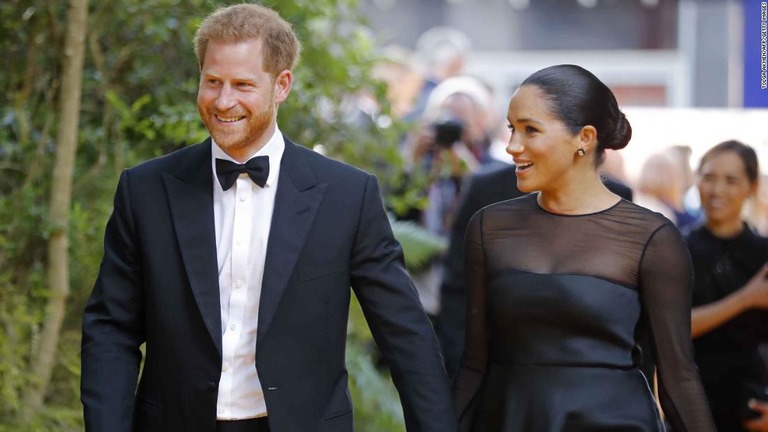 メーガン妃（右）がヘンリー王子の誕生日を祝うメッセージを投稿/TOLGA AKMEN/AFP/Getty Images