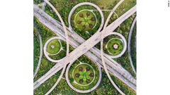 中国・広東省の高架交差路を上空から撮影したミン・リー氏の「ワルツ・オブ・オーバーパス」。「都市」部門の高評価作品に選ばれた