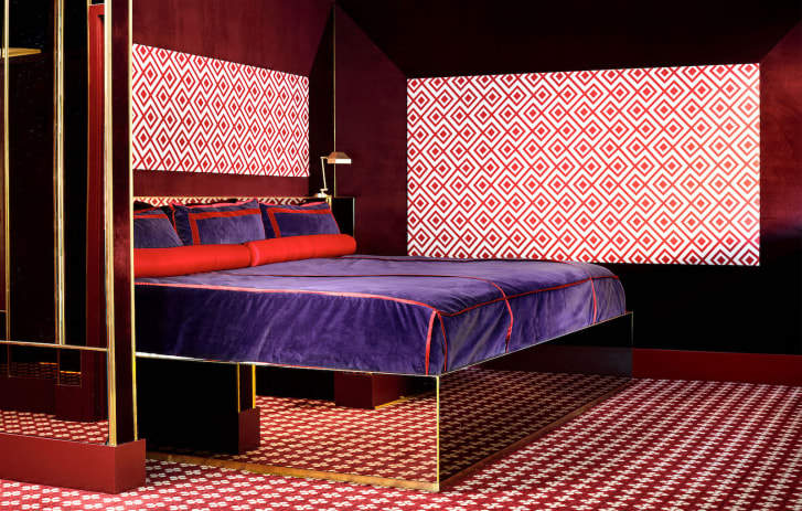 セクシーな雰囲気が漂うカーラさんの寝室/Trevor Tondro