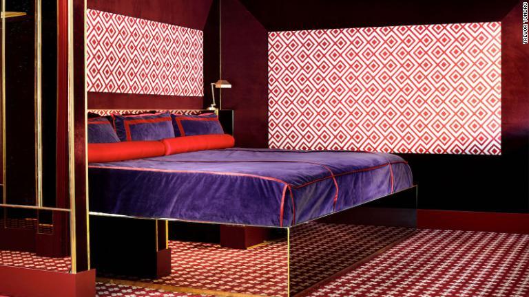幅約３．３メートルのベッドを備えたカーラさんの寝室/Trevor Tondro