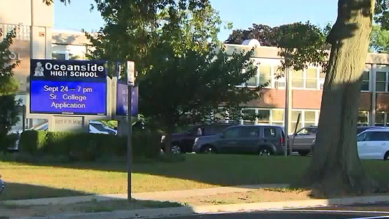 高校生の集団によるけんかで１６歳の少年が刺殺された/WPIX