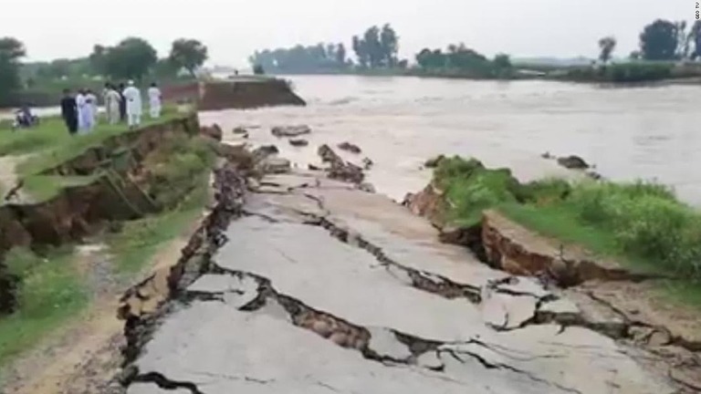 カシミール地方のパキスタン側で地震が発生し、少なくとも２０人が死亡した/GEO TV