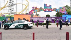 遊園地のジェットコースターが脱線、２人転落死　メキシコ