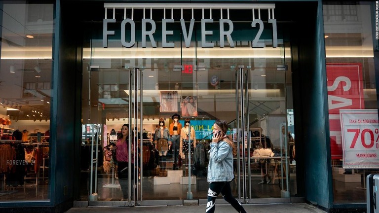 米ファストファッション大手のフォーエバー２１が破産を申請/Drew Angerer/Getty Images
