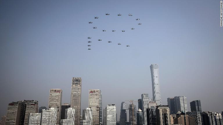 「７０」の形で飛行する空軍機/Wang He/Getty Images
