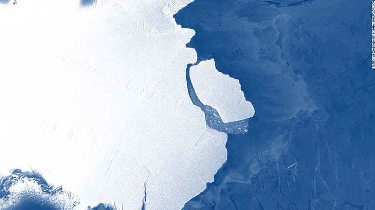 「Ｄ２８」と名付けられた氷山が分離する様子/ESA Sentinel-1A via Australian Antarctic Division