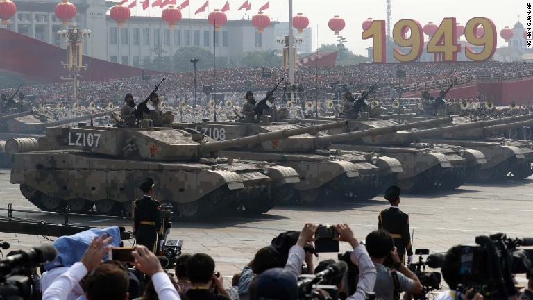 パレードに参加した戦車/Ng Han Guan/AP