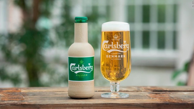 カールスバーグが木質繊維を使ったリサイクル可能なビール容器を試作/Carlsberg