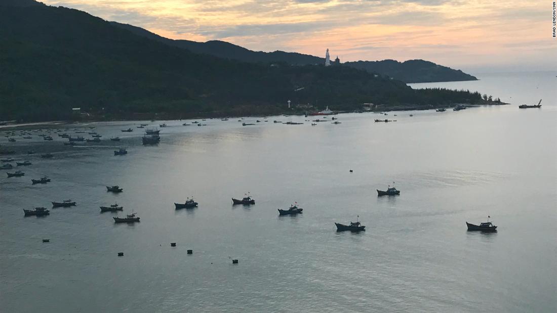 ダナンで停泊するベトナムの漁船/Brad Lendon/CNN