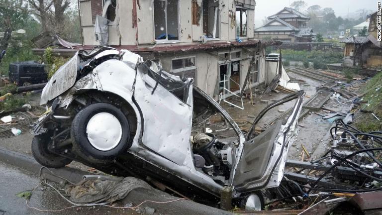 損傷した車両＝１２日、千葉県市原市/Kyodo/Getty Images