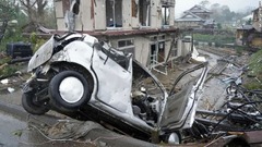 損傷した車両＝１２日、千葉県市原市