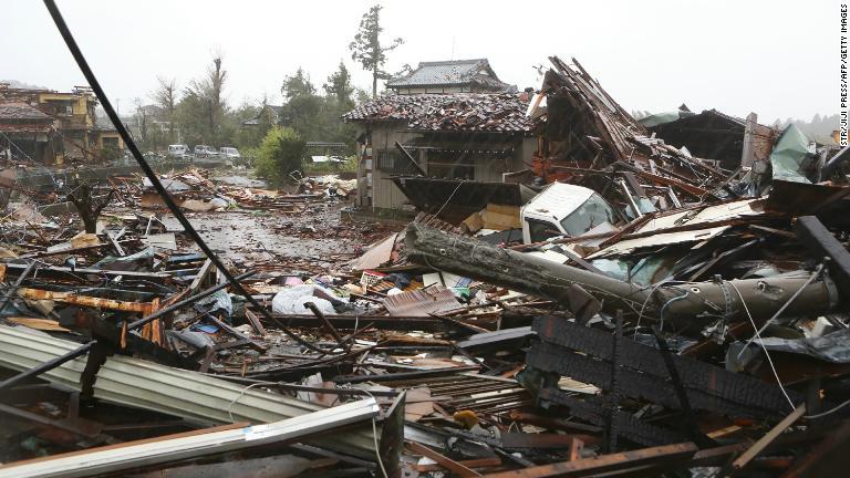 台風１９号による突風によって倒壊したとみられる家屋＝１２日/STR/JIJI Press/AFP/Getty Images