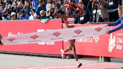 ケニアのコスゲイが世界新、２時間１４分４秒　女子マラソン