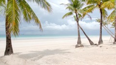 ボラカイ島のビーチ運営の再開に備え、観光客や事業者らを招いた