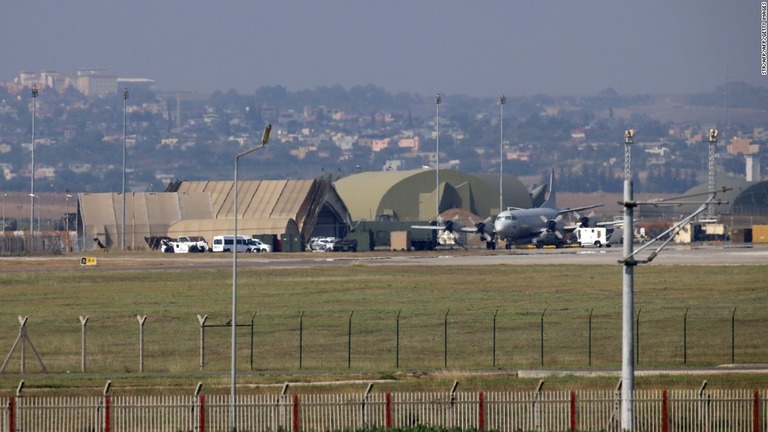 トルコと米国が共同運営するインジルリク基地/STR/AFP/AFP/Getty Images