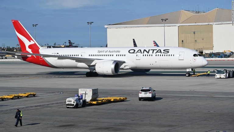 豪カンタス航空がオーストラリア東海岸と米ニューヨークや英ロンドンの直行便就航に向けて調査飛行を実施した/DANIEL SLIM/AFP/Getty Images