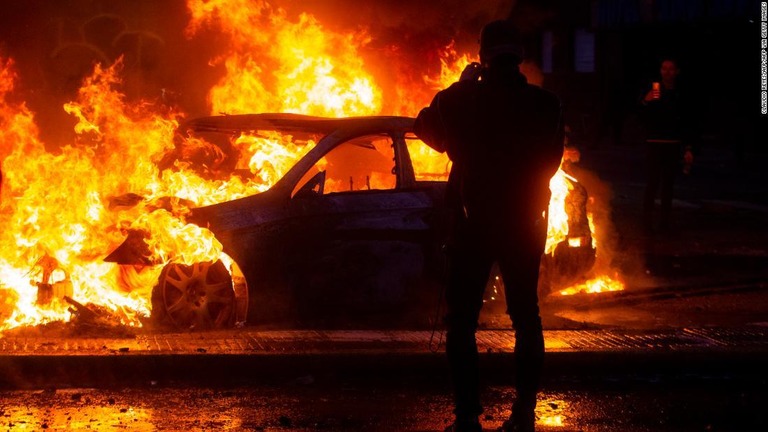 デモは政府による地下鉄運賃値上げの提案をきっかけに始まった/CLAUDIO REYES/AFP/AFP via Getty Images