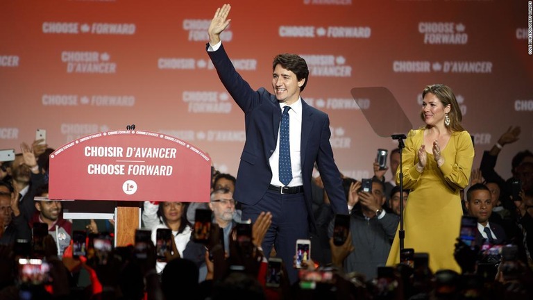 トルドー首相率いる与党・自由党が第１党となる見通しとなった/Cole Burston/Getty Images