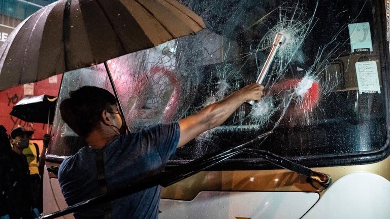 大規模な抗議デモが続く香港/Anthony Kwan/Getty Images