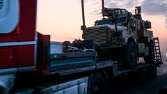 米軍車列がシリア側へ越境、油田地帯の防御狙いか