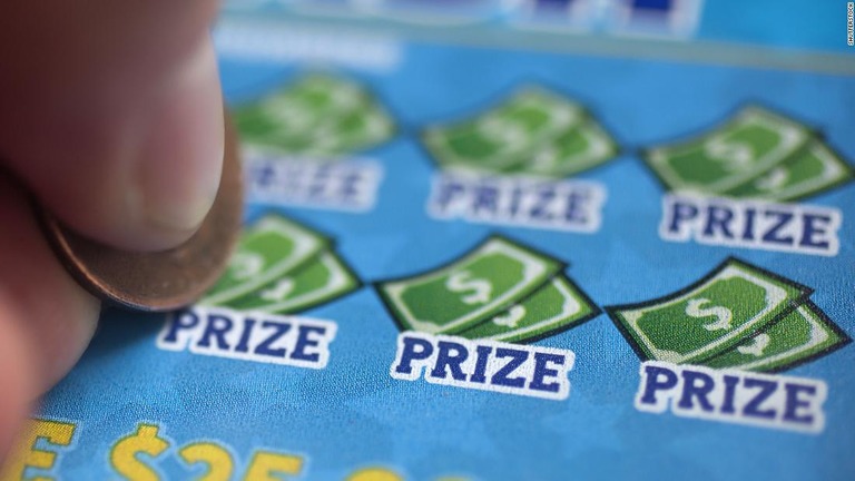がん闘病中の男性が宝くじを購入し、２０万ドルを手にした/Shutterstock