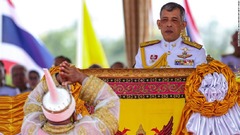 タイ国王、寝室警備員を不貞や暴力行為で解雇