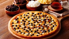 タピオカがピザのトッピングに、ドミノが期間限定販売　台湾
