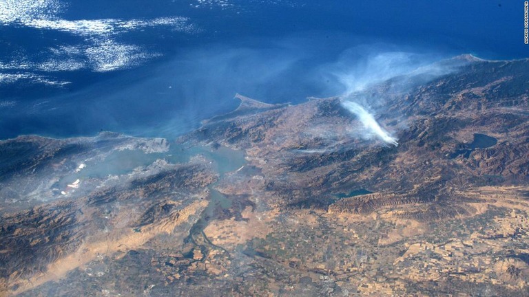 国際宇宙ステーションからカリフォルニア州の火災の煙を撮影/Andrew Morgan/NASA