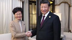 習主席と香港行政長官、予告なしに会談　上海