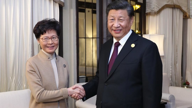中国の習近平国家主席と香港の林鄭月娥行政長官が予告なしに会談を行った/Ju Peng/Xinhua/Sipa USA