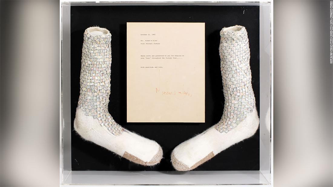 Cnn Co Jp マイケルのムーンウォーク初披露時の靴下が競売に 予想価格２億円