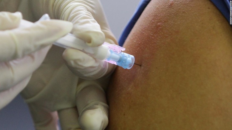 インフルエンザの予防接種を誤ってインスリンが投与され、１０人が入院した/Andreas Rentz/Getty Images