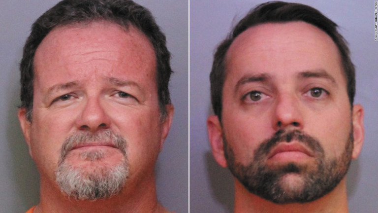 米ディズニーの従業員、ブレット・キニー容疑者（写真右）とドナルド・ダー・ジュニア容疑者が逮捕された/Polk County Sheriff's Office