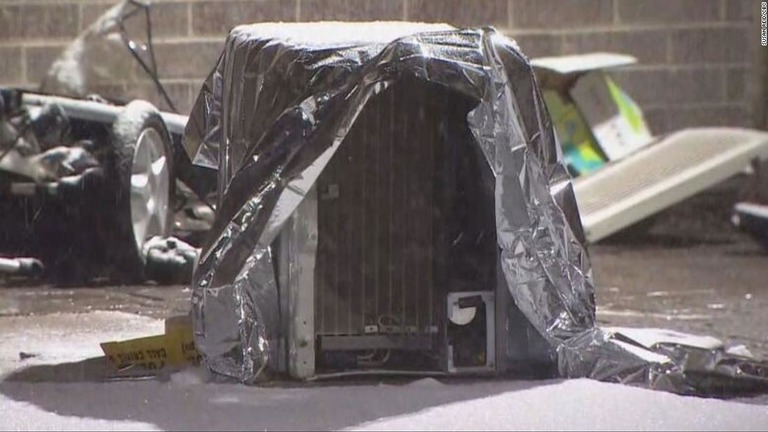 落下したエアコンの室外機がぶつかり、２歳児が死亡した/Susan Reid/CBC