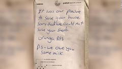 「追伸。牛乳少しもらいました」、消防隊が守った家にメモ残す　オーストラリア