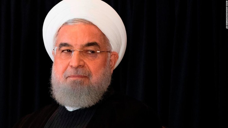 イランのロハニ大統領。大規模な油田が発見されたと明らかにした/JIM WATSON/AFP/AFP/Getty Images