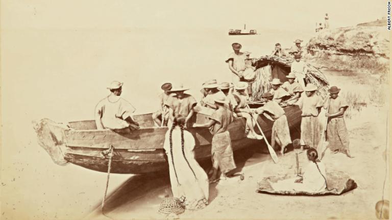 マナウスで舟に乗る人々/Albert Frisch