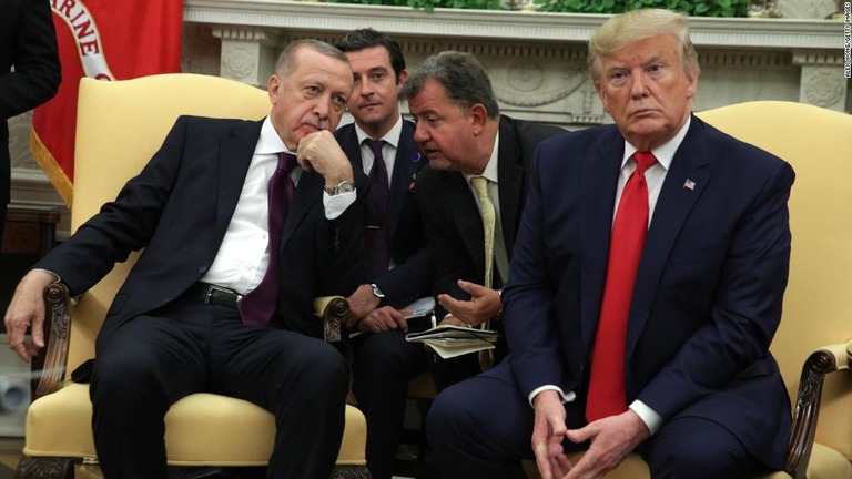 トルコのエルドアン大統領とトランプ米大統領＝１３日、ワシントンＤＣ/Alex Wong/Getty Images
