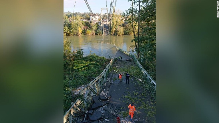 仏南西部の川にかかる橋が崩落し、２人が死亡した/Sapeurs-pompiers 31